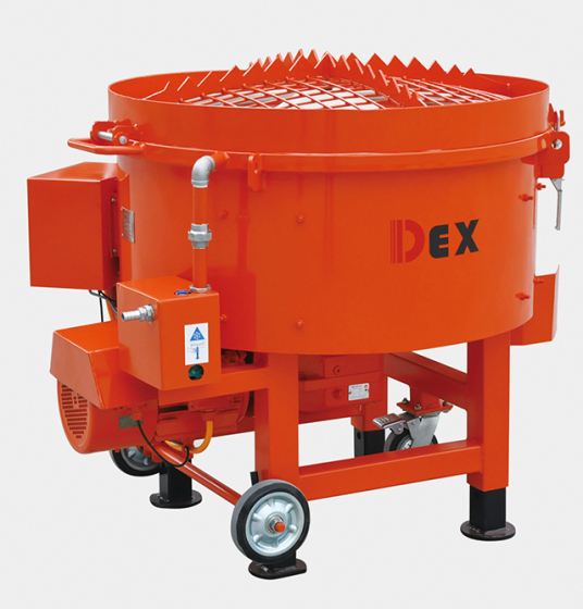 盤式新型移動(dòng)混凝土攪拌機(jī)